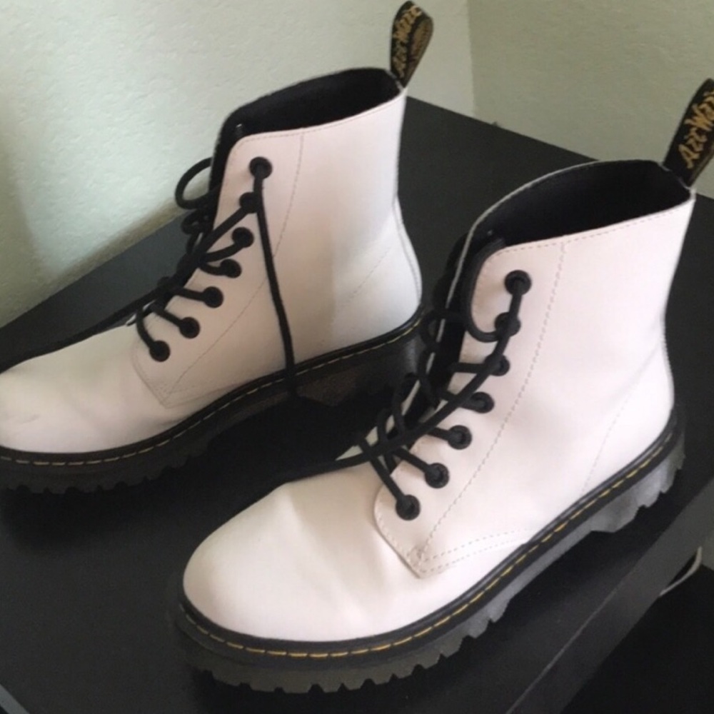 Size 9 doc martens